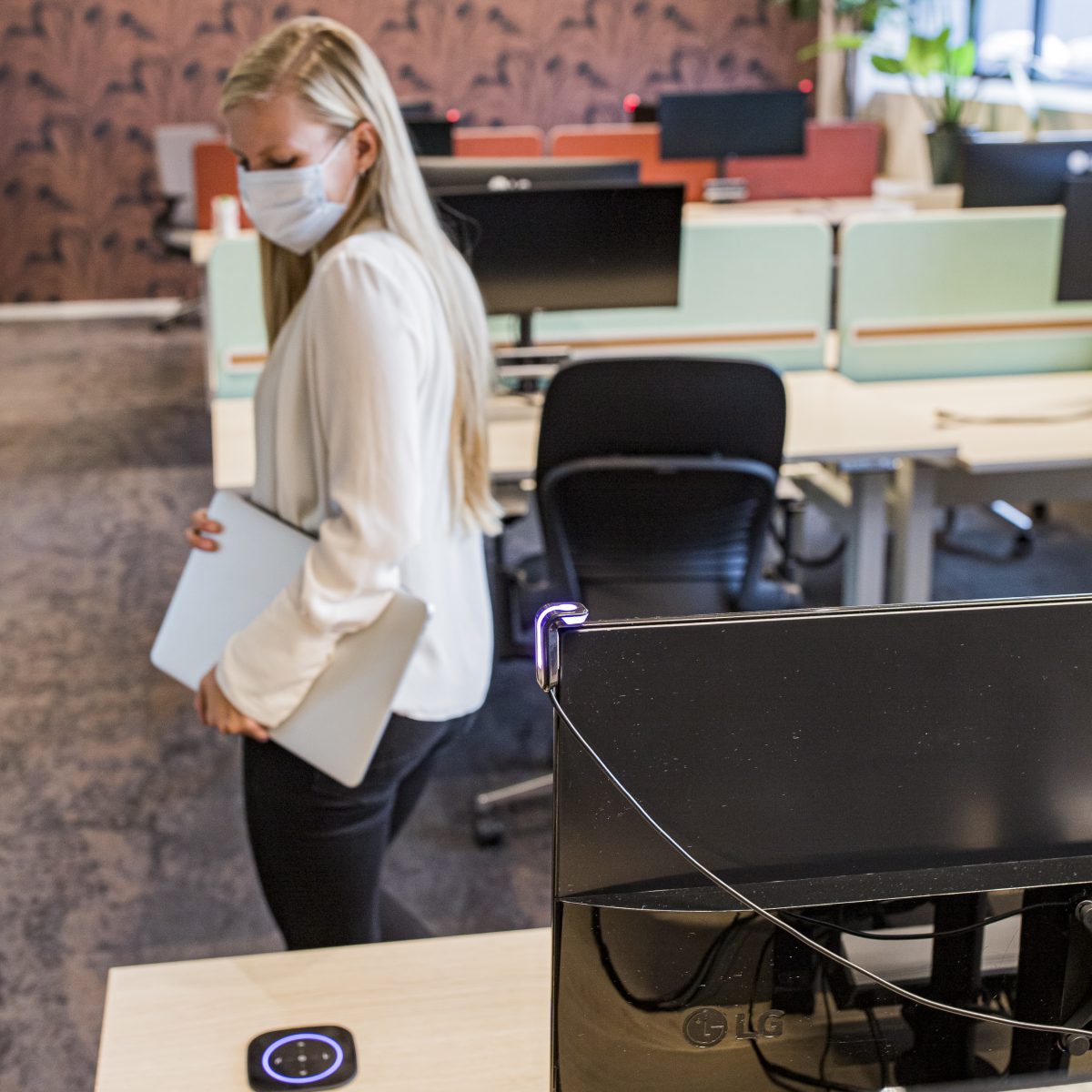 GoBright Work - Desk Booking - Hygienic Desk - Clean Desk - Purple