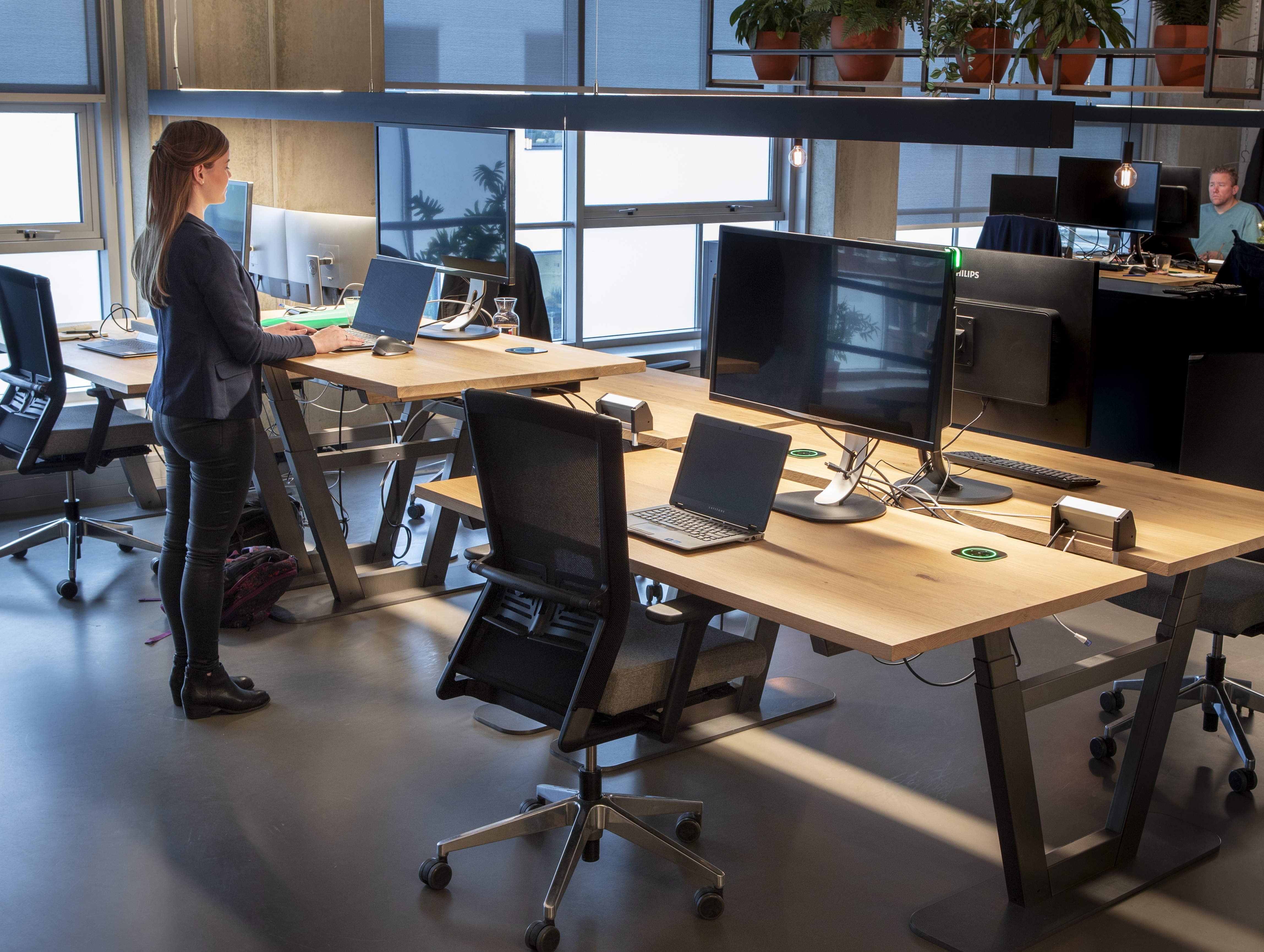 GoBright Smart Office Des solutions qui soutiennent le travail hybride dans l'avenir du bureau