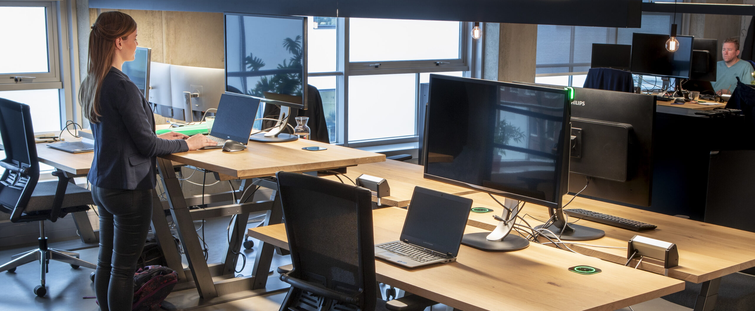 GoBright - Hardware - Connect and Glow - Desk Booking - Desk Management