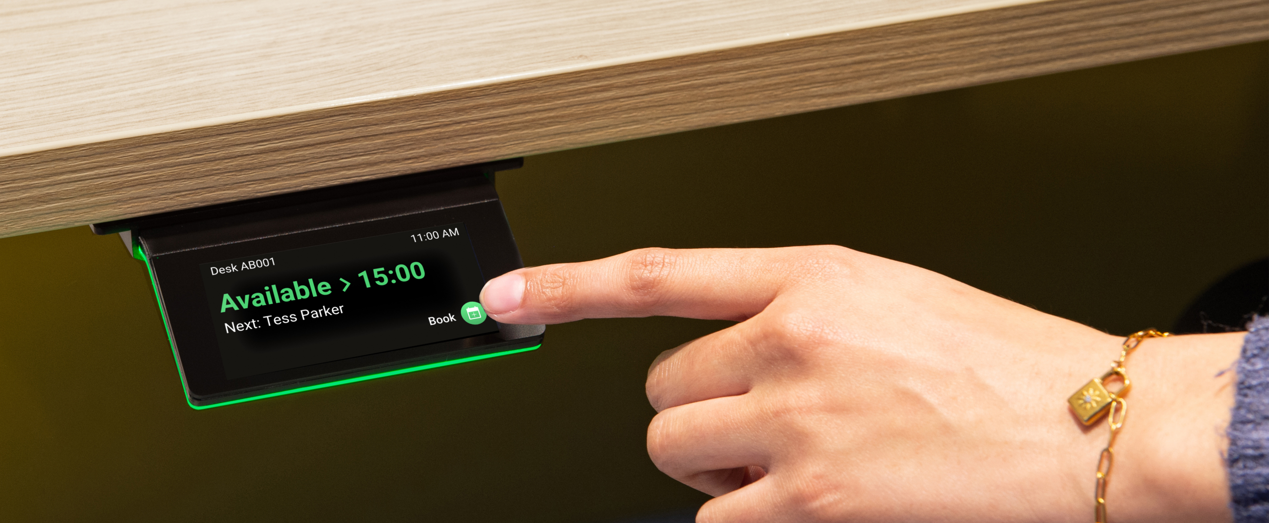 5 reasons why the new swipe feature will make your workday easier - GoBright - Smart Workplace Solutions - Interact Swipe - Panorama
