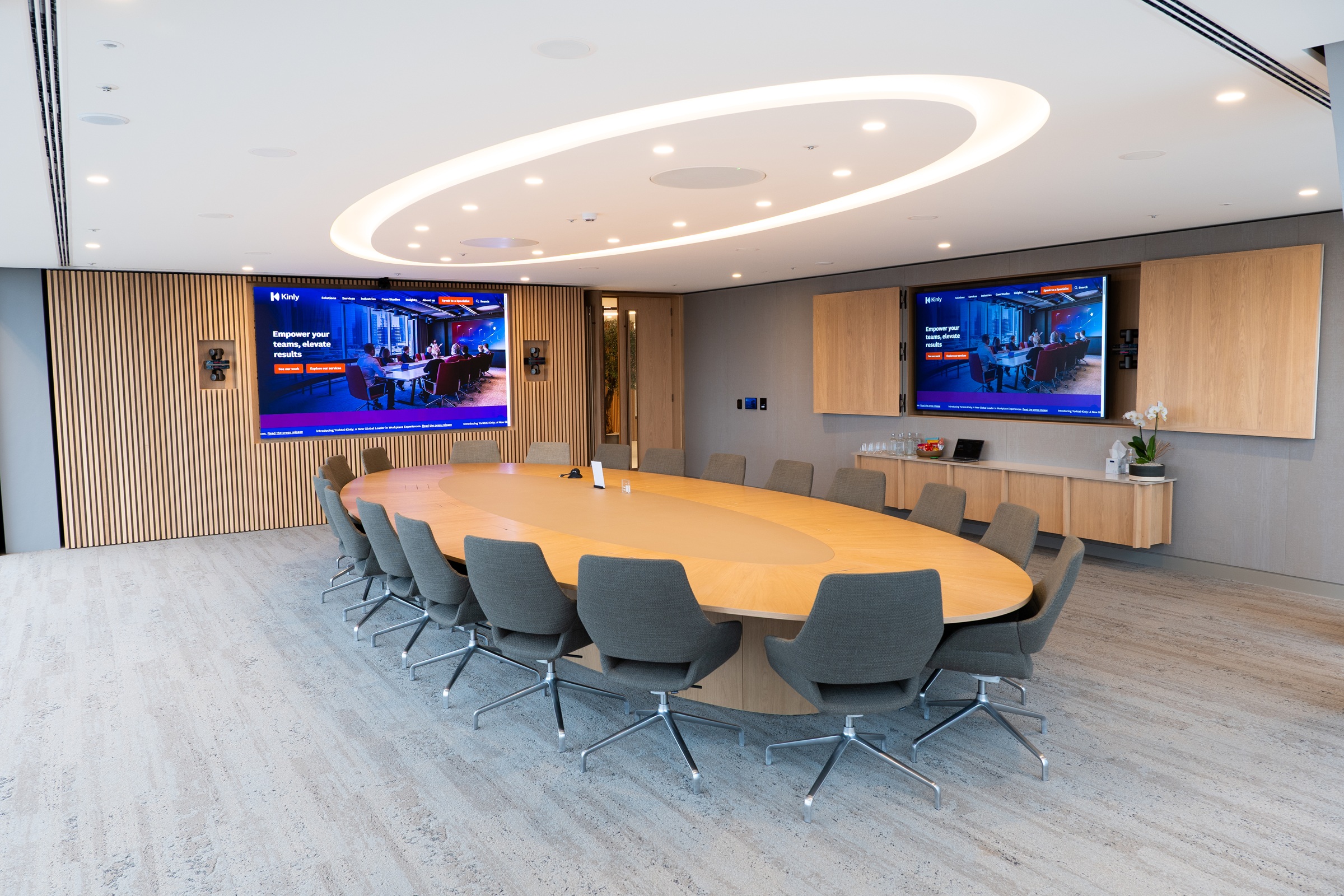 GoBright customer case - CFC case panorama boardroom
